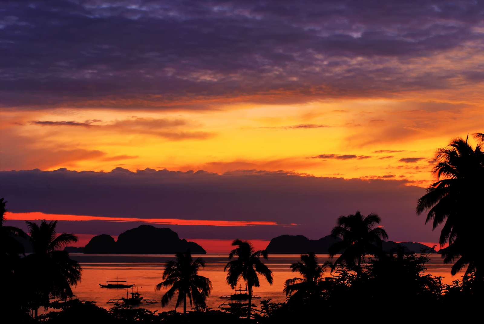 Sunset over Corong Corong Beach and Bacuit Bay, El Nido